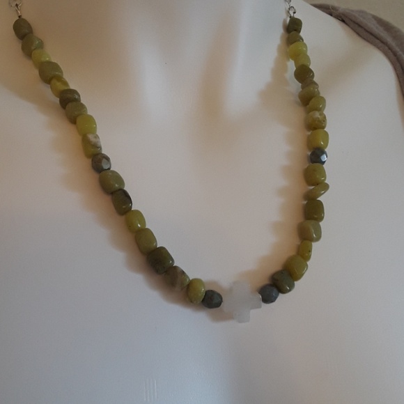 Beaded necklace - Picture 2 of 3